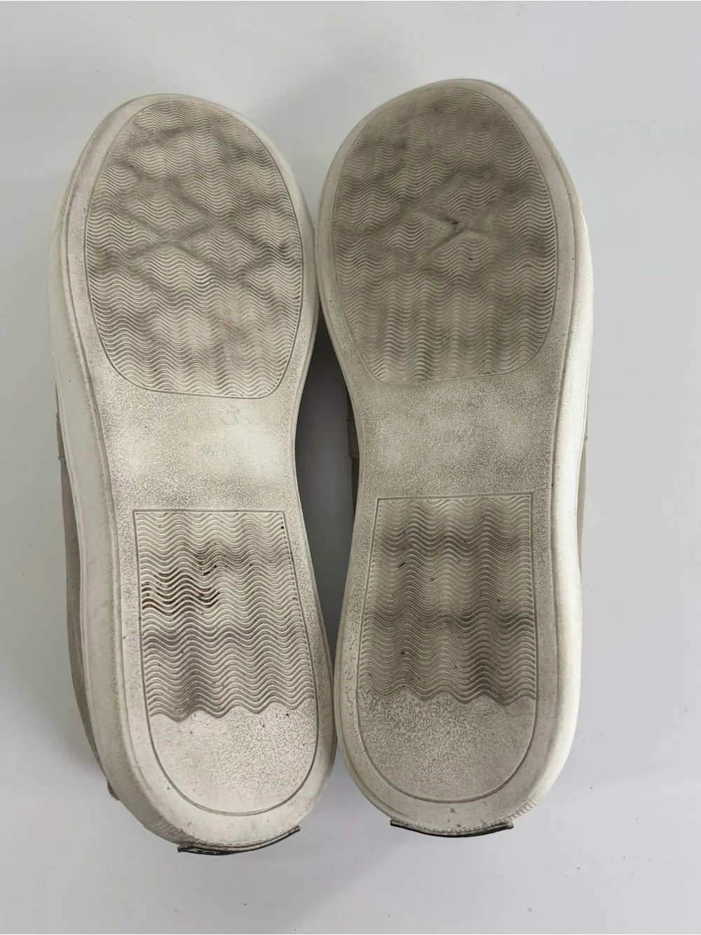Kate Spade Lance ruffled suede sneakers 8.5 taupe gray